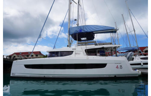Bali 4.8 Esther