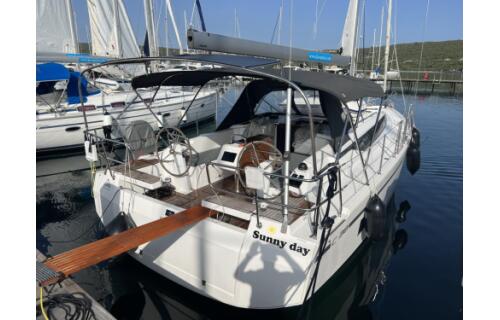 Bavaria C38 Sunny Day