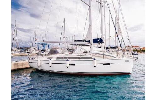 Bavaria Cruiser 37 Blue Tone