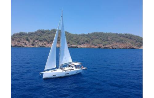 Dufour 390 Joy 5