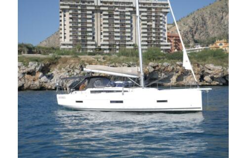 Dufour 430 Bloody Mary
