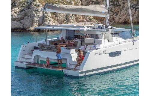 Fountaine Pajot Astrea 42 Bollinger