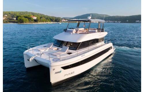 Fountaine Pajot MY6 Family 2.0