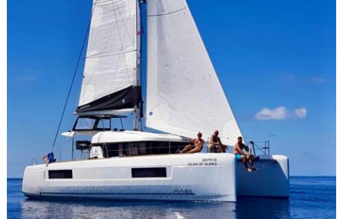 Lagoon 40 Sound of Silence