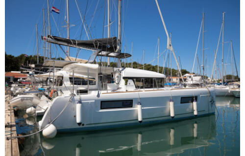Lagoon 40 Yolo