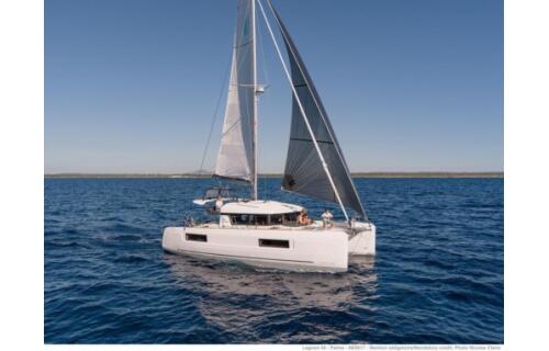 Lagoon 40 Sailor Moon