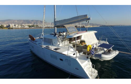 Lagoon 400 S2 Sailing Blue 4