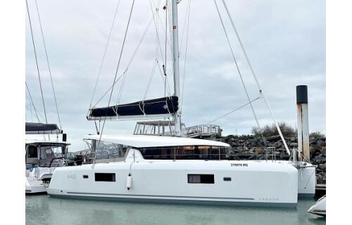 Lagoon 42 OW Sailing Breeze