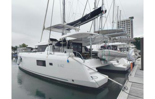Lagoon 42 PERIWINKLE