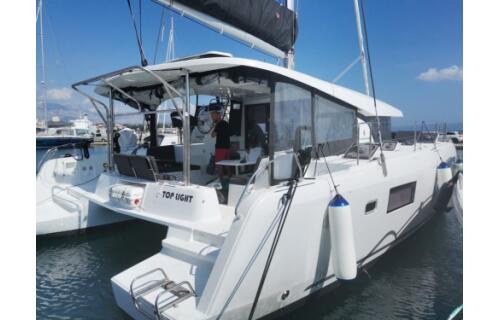 Lagoon 42 Top Light