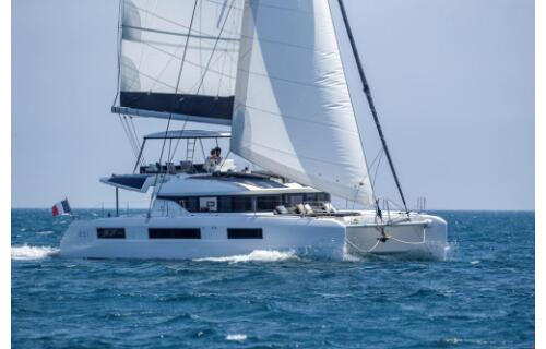 Lagoon 51 Nevera