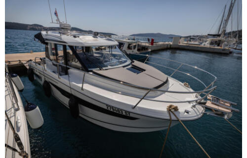Merry Fisher 895 Offshore Shearwater