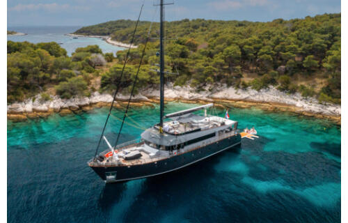 M/S Rara Avis Rara Avis