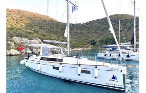 Oceanis 38.1 Sail Lyra