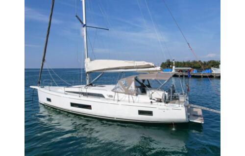 Oceanis 46.1 Blue Satellite