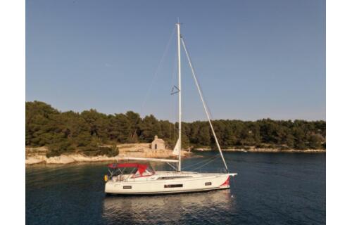 Oceanis 46.1 Bumblebee