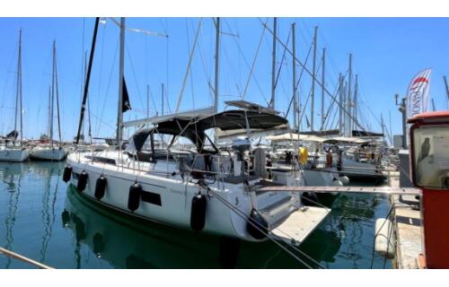 Oceanis 51.1 Black Swan