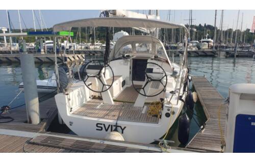 Salona 33 Svity