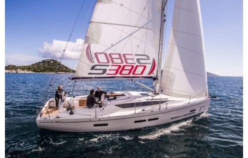 Salona 380 Navis Celere