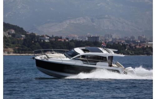 Sealine C335V Stormi