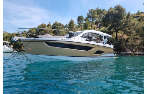 Sealine C390 Tireless