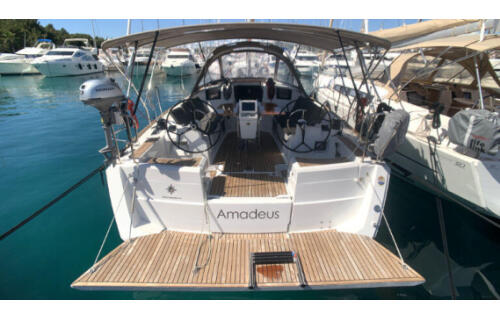 Sun Odyssey 389 Amadeus